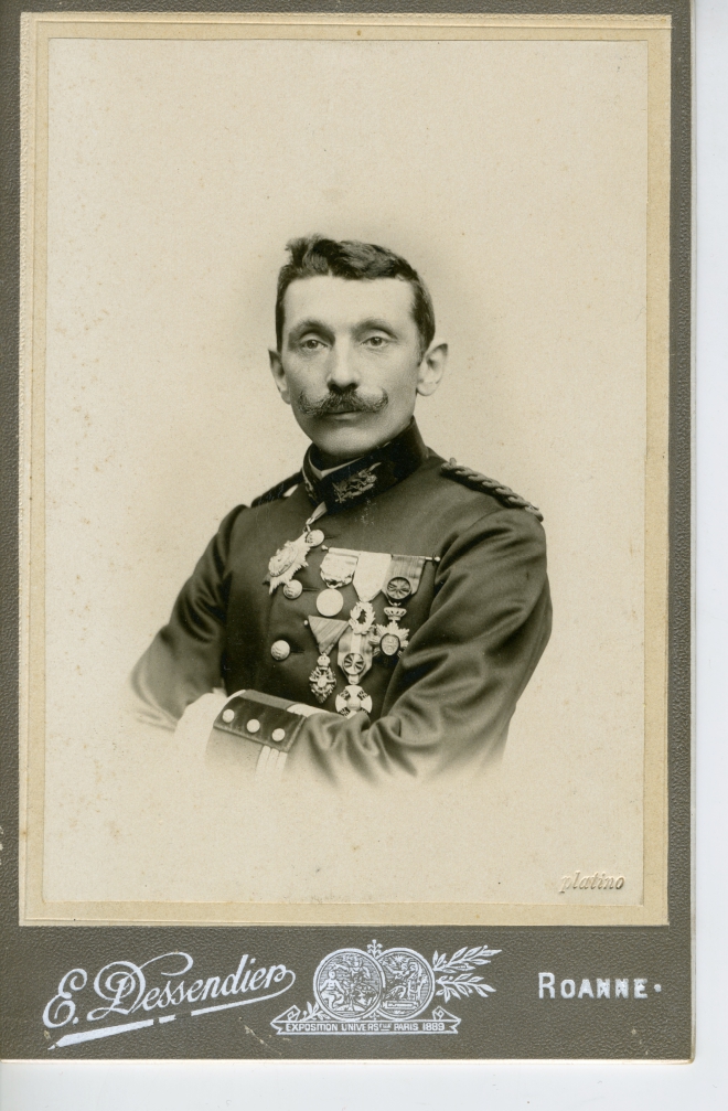 Portrait de Dethève en uniforme militaire, au format carte de visite