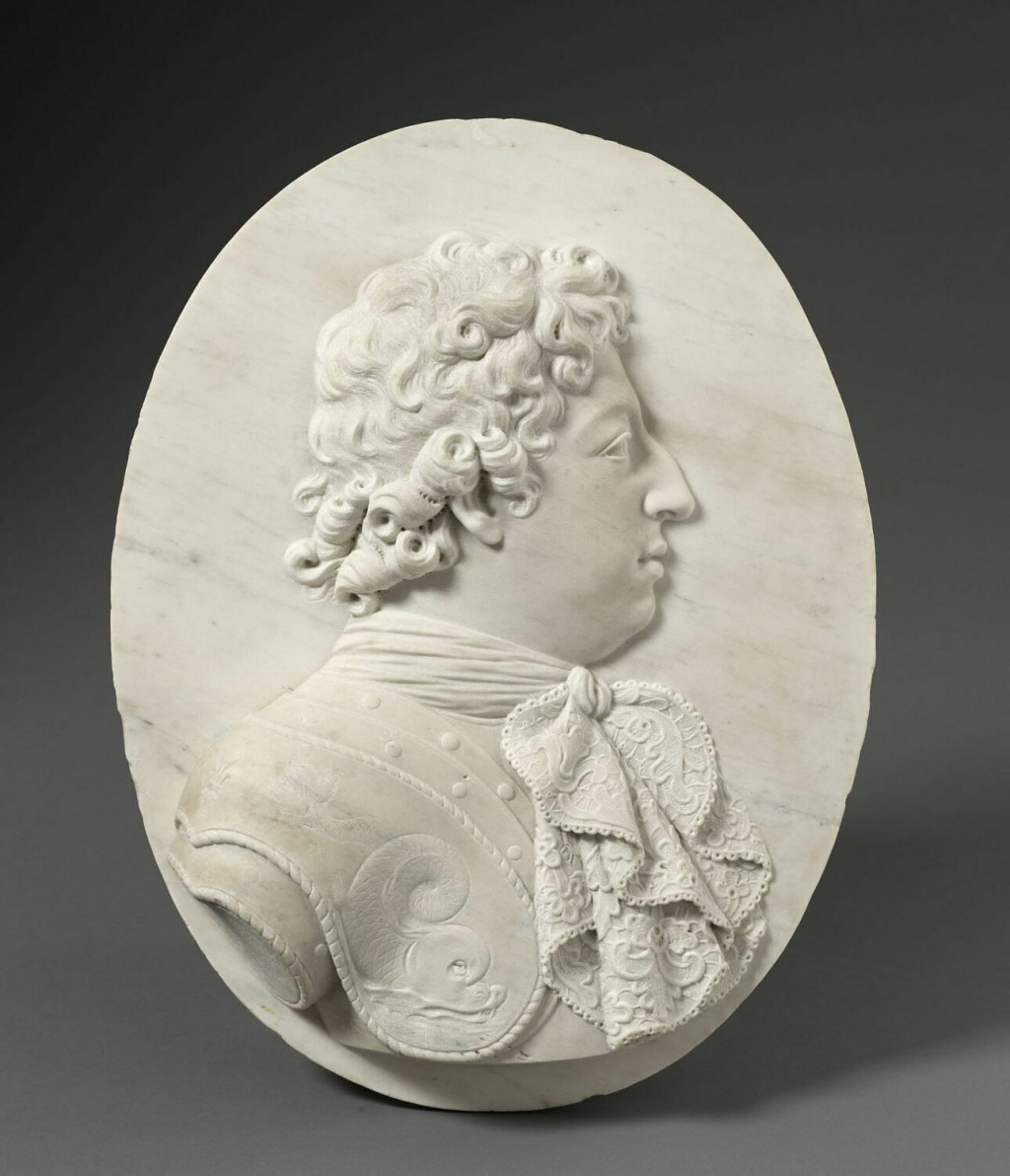 Portrait sculpté sur marbre, de profil, du Grand Dauphin