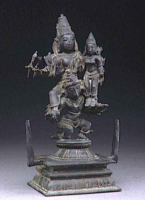 Photograph of a sculpture of Visnu