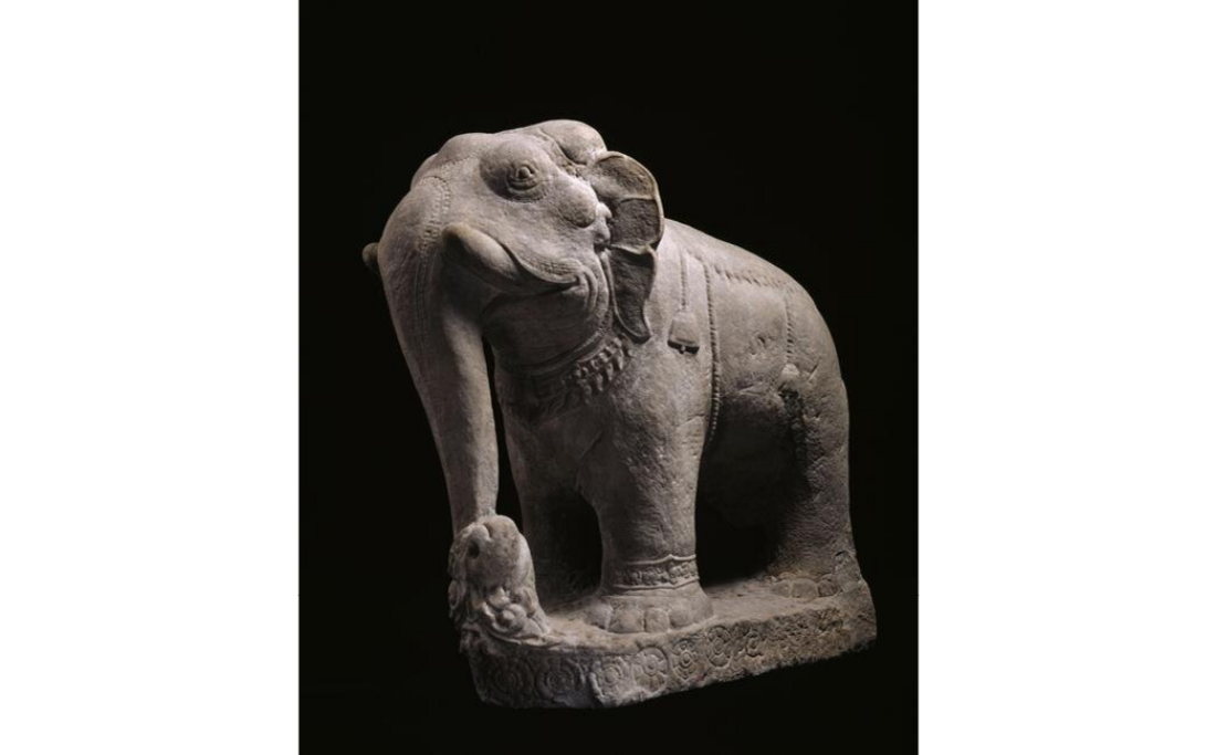 Photographie d'un éléphant sculpté en pierre