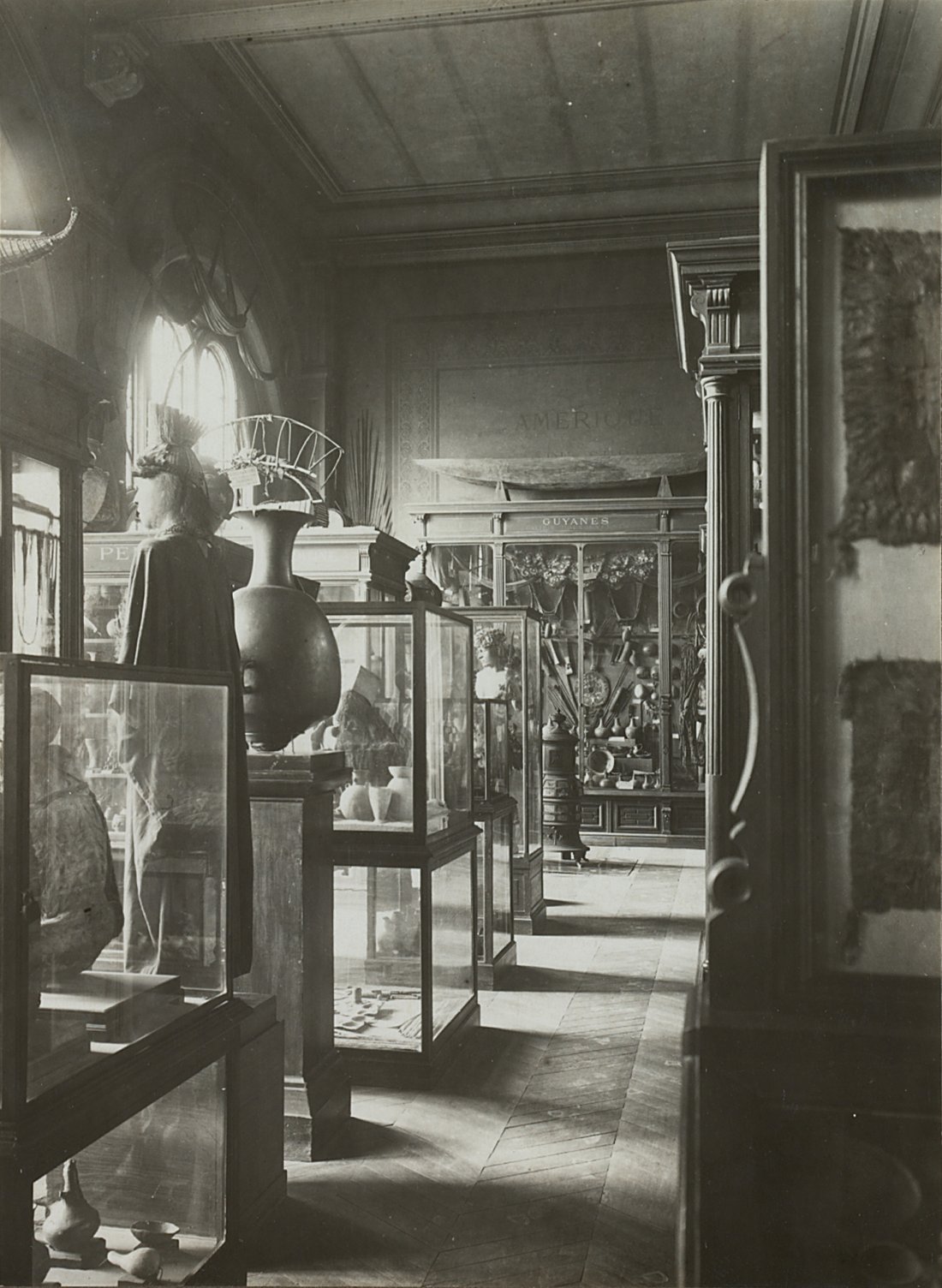 Vue des salles consacrées à l'Amérique au musée d'ethnographie du Trocadéro, 1931, Tirage sur papier baryté. L. Zinc © musée du quai Branly - Jacques Chirac