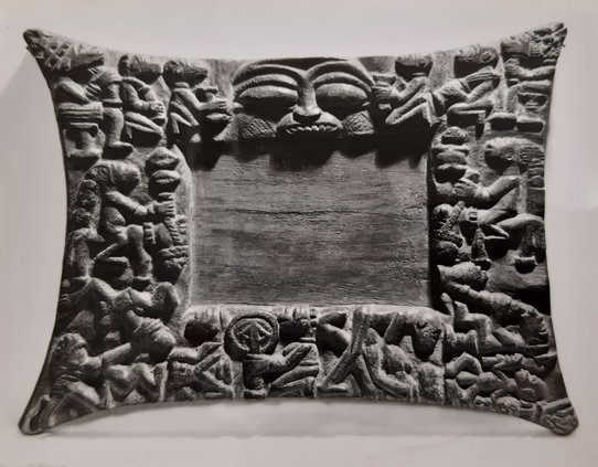 Ancien plateau divinatoire du Fa en bois sculpté. Source : Musée du Quai Branly.