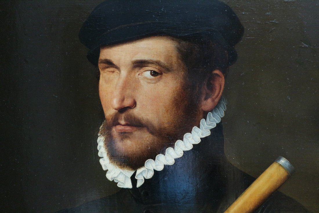 Portrait peint d'un homme barbu, de trois-quarts gauche, borgne de l'œil droit, tenant une flûte appuyée sur son épaule gauche, portant collerette et chapeau.