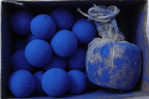 Contenu d'une boîte de 125 grammes de bleu Guimet, vers 1910-1920, collection particulière.